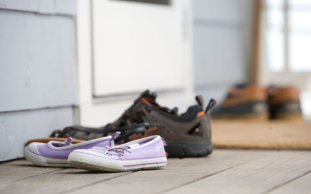 Sapatos na porta de casa?